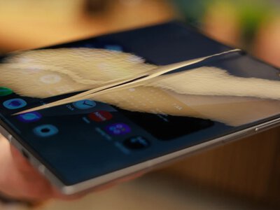 Samsung показала технологію, яка може прибрати складку на екрані Galaxy Fold 8