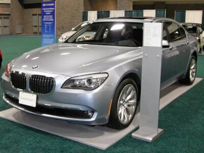 BMW відкликає 29 тисяч плагін-гібридів: ризик займання змусив німців діяти
