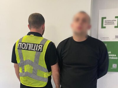 У Києві дорожній конфлікт між водіями переріс у погоню, бійку та погрози зброєю