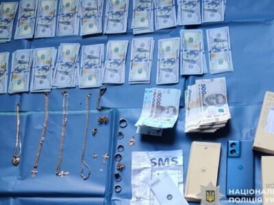Викрав майже 25 тисяч доларів, 30 тисяч гривень, а також золоті прикраси: Софіївські поліцейські затримали підозрюваного