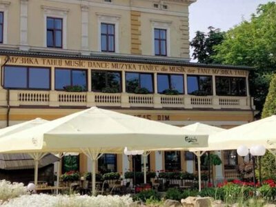 Львівський суд дозволив демонтувати літній майданчик «Віденської кав’ярні»