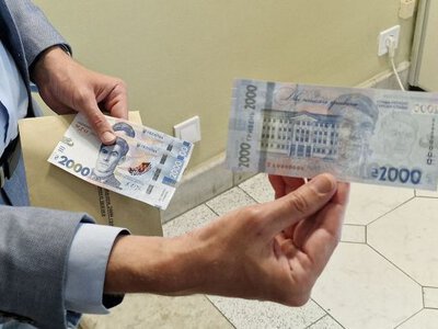  НБУ змінить шрифт на банкноті 2 000 гривень через асоціації з російською дизайнеркою 