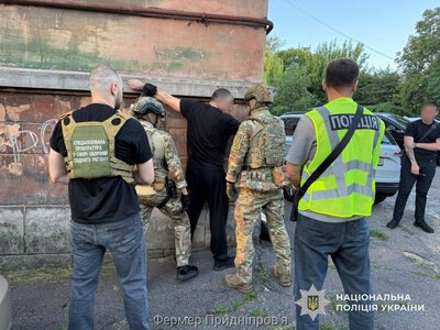 Вимагали гроші у військовозобов'язаних за ухилення від мобілізації: гучне затримання співробітників ТЦК та СП у Дніпрі 