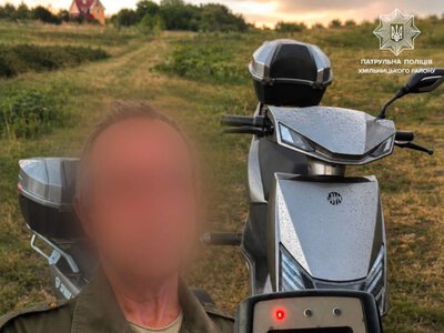 На Хмільниччині нетверезий водій електроскутера керував без посвідчення