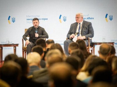 Президент анонсував оновлення послів України в різних країнах