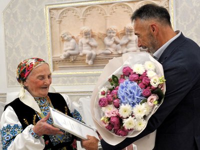 У Богородчанській громаді 90-річний ювілей відзначила берегиня бойківського фольклору Палагна Загірняк