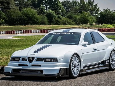 Відродження боліда Alfa Romeo: в Італії презентували унікальний суперкар