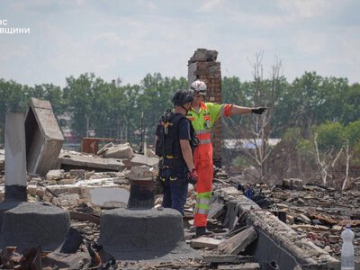 Рятувальники-верхолази та сапери ДСНС провели операцію з обстеження будівель у Вишневому (ФОТО)