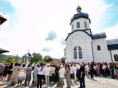 У Крилосі освятили дзвіницю-музей та меморіальний комплекс полеглим воїнам