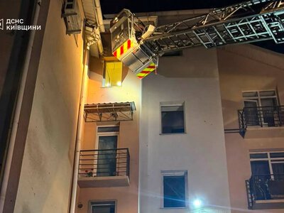 У Гостомелі рятувальники через вікно врятували 9-річну дитину із замкненої квартири