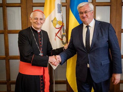 Очільник українського МЗС провів зустріч з кардиналом Святого Престолу