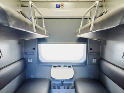 В Укрзалізниці пояснили, де подіти багаж, якщо у вас верхня полиця, і хто може їсти за столиком