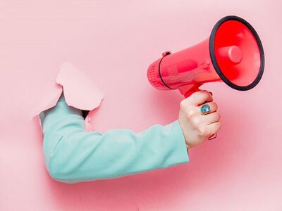 День піарника: красиві привітання та креативні картинки до професійного свята