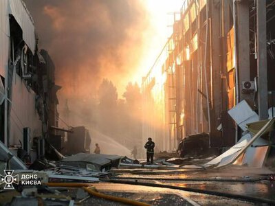 Палаючі склади та людські жертви: стали відомі наслідки удару по Києву