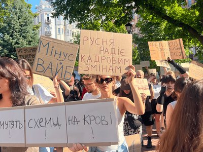 У Києві та Львові відбулися мітинги проти відставки Федорова: фоторепортаж