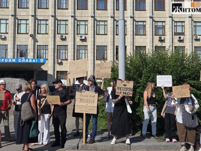 Близько 30 житомирян вийшли на підтримку Федорова