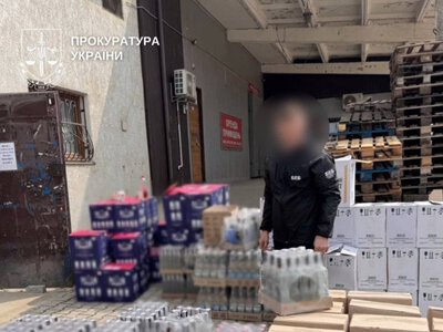 На Буковині судитимуть власника магазину за збут понад 3 200 пляшок контрафактної горілки