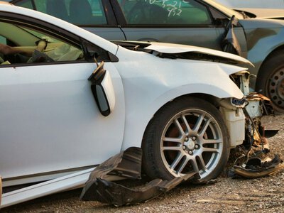Розбиті машини зі США стали вигіднішою покупкою: як таке можливо