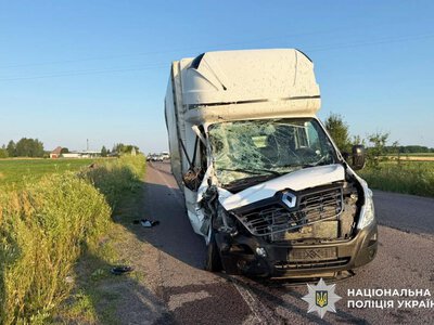 Вантажівка врізалася у трактор на Варащині: постраждалий водій у мозковій комі