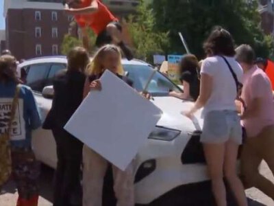 На премʼєра канадської провінції напали протестувальники