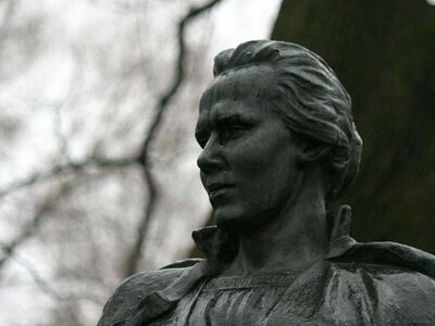 Лесю Українку, Шевченка та Франка на Національному пантеоні перепоховувати не будуть, бо Пантеон — це не кладовище