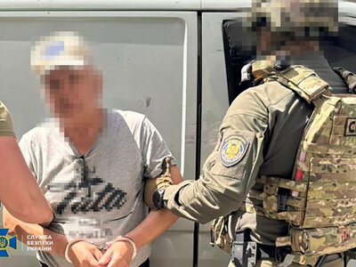 СБУ затримала пособника РФ, який допомагав окупантам відновлювати захоплений завод у Херсоні