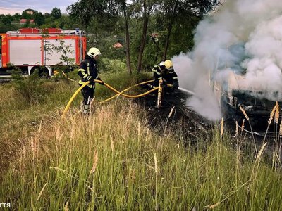 На Хустщині під час руху загорівся мікроавтобус Volkswagen (ФОТО)