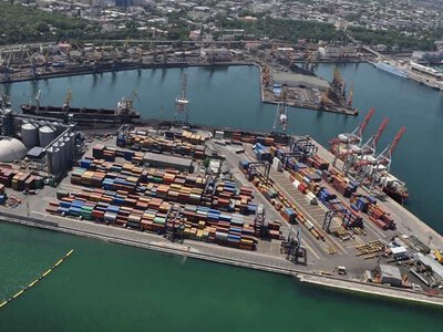 Через посилення атак РФ судновласники призупиняють заходи до портів України, – ЗМІ