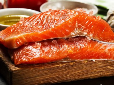 Названо три продукти, у яких вітаміну D більше, ніж у лососі