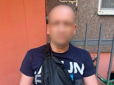 Електронні ваги, наркотики і десятки посилок:  у Броварах викрили чоловіка, який налагодив збут психотропів через поштомати