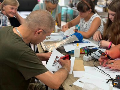 Державний Герб власноруч: у Моршині відбулася артпрактика для ветеранів і родин загиблих