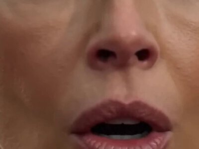 Las cámaras la captaron como una molestia sin nombre — hasta que la niña levantó la muñeca, y el rostro de la actriz se petrificó.