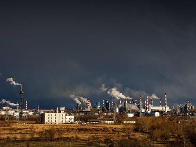  Єврокомісія готує перегляд кліматичного закону ЄС: промисловість зможе довше забруднювати довкілля 