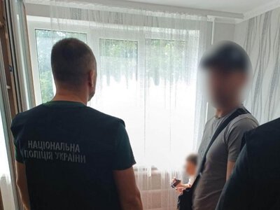 Обікрав колишню вчительку майже на 1,3 мільйона гривень: поліцейські Прикарпаття затримали підозрюваного