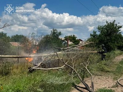 У Слов'янську рятувальники погасили дві пожежі — одна виникла через скидання авіабомби окупантами