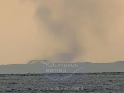 Пожежі після прильотів у Криму фіксують на вокзалі у Керчі, на Арабатській стрілці і не тільки