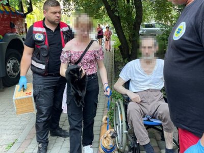 У Чернівцях з палаючої квартири врятували чоловіка