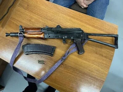 У Херсоні затримали чоловіка, який продав автомат АКС-74У за 800 доларів