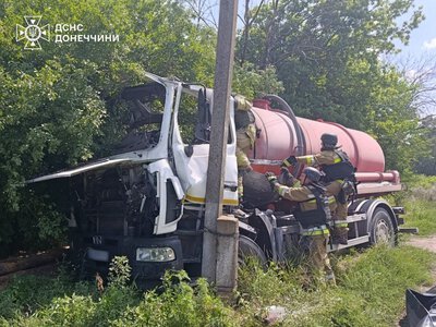 Російський дрон убив водія вантажівки на Донеччині: рятувальники деблокували тіло (фото)