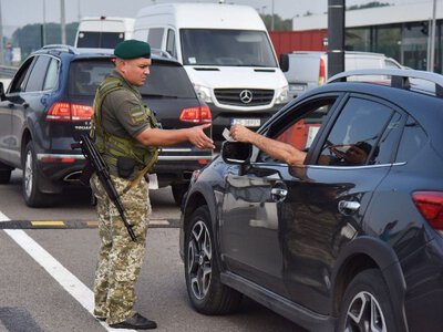 Чи випускають ще заброньованих у відпустку за кордон: що варто знати?