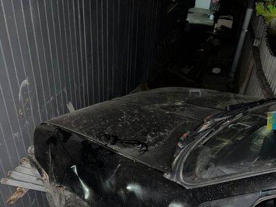 У Франківську водійка не впоралась з керуванням і вʼїхала у паркан