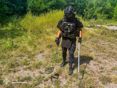 На Вінниччині сапери ДСНС знешкодили два артилерійські снаряди часів Другої світової війни