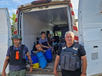Із прифронтової Бериславської громади евакуювали 2 жінки до «Чудо-містечка Хансена»