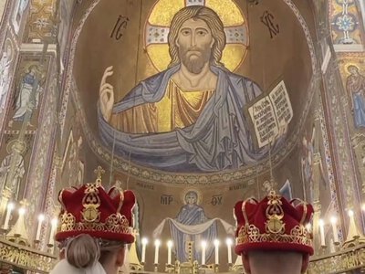 Синод ПЦУ впорядкував практику вінчання. Прикарпатський священник пояснив, що змінилося