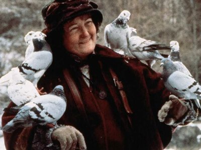 Померла акторка, відома за роллю «леді з голубами» у фільмі «Сам удома 2»