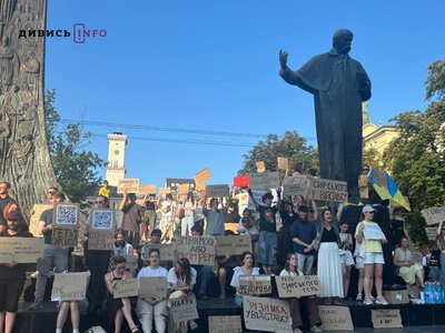 У Львові триває акція на підтримку ексміністра оборони Федорова (фото)