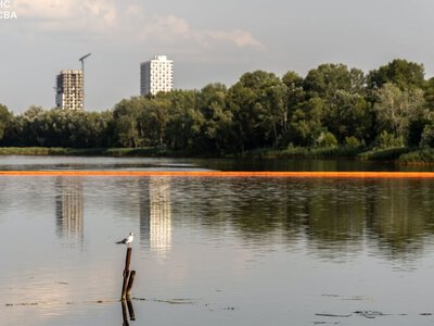 Працювали 16 днів. У Києві очистили Кирилівське озеро після російської атаки