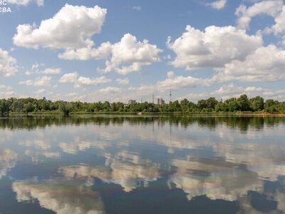 Майже 16 днів тривали роботи: у Києві очистили Кирилівське озеро від нафтопродуктів після атаки рф