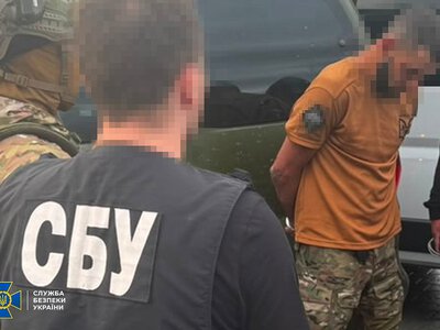 Житель Миколаївської області намагався продати у Києві вивезену з фронту зброю
