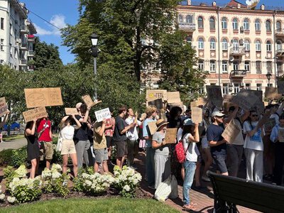 Не люблю коли мене шиють у дурні.